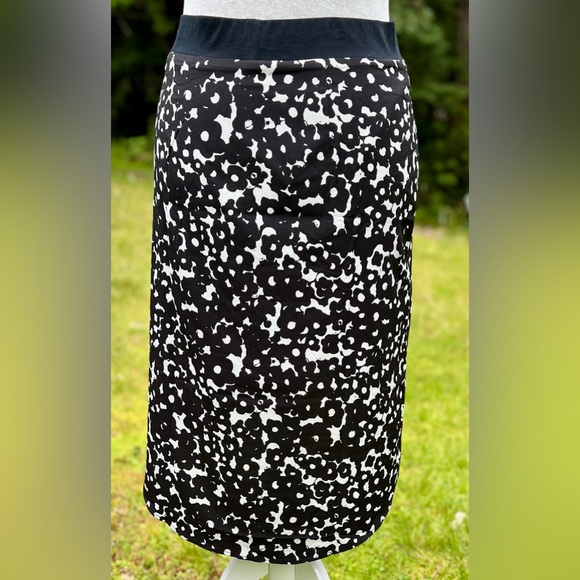 Black and White CAbi Skirt Size M - Picture 3 of 7